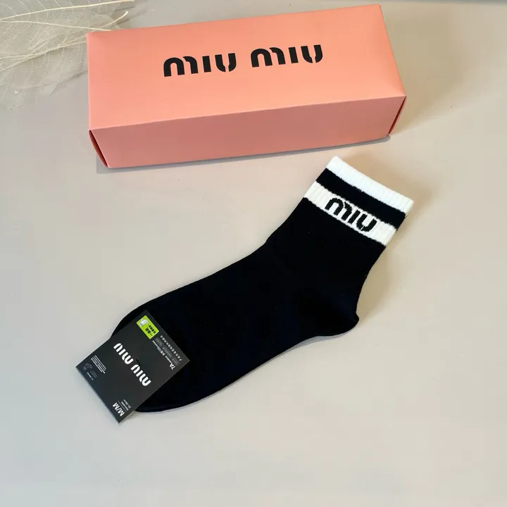スーパーコピー ミュウミュウ 靴下