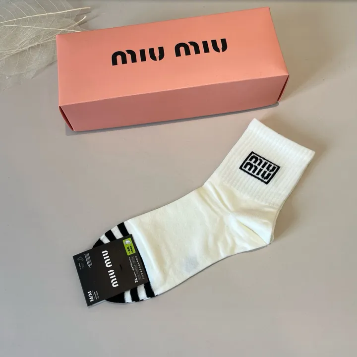 スーパーコピー ミュウミュウ 靴下