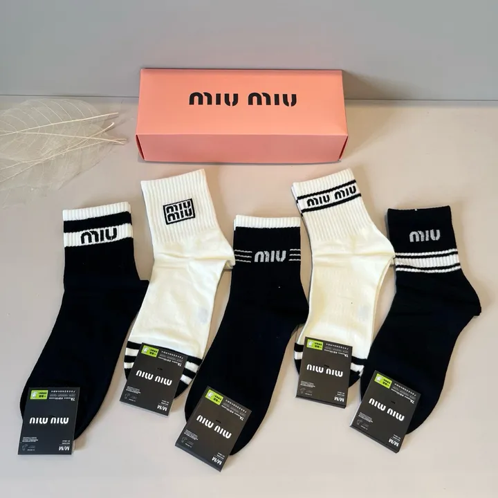 スーパーコピー ミュウミュウ 靴下