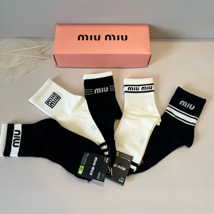 スーパーコピー ミュウミュウ 靴下
