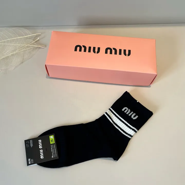 スーパーコピー ミュウミュウ 靴下