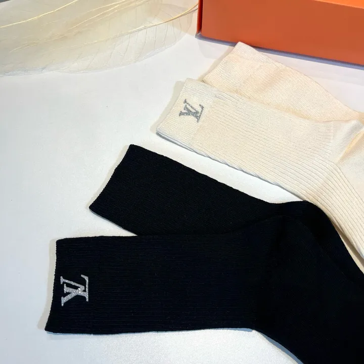 スーパーコピー ルイヴィトン 靴下