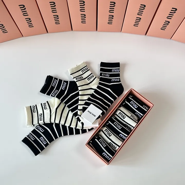 スーパーコピー ミュウミュウ 靴下