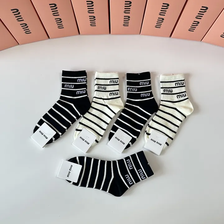 スーパーコピー ミュウミュウ 靴下