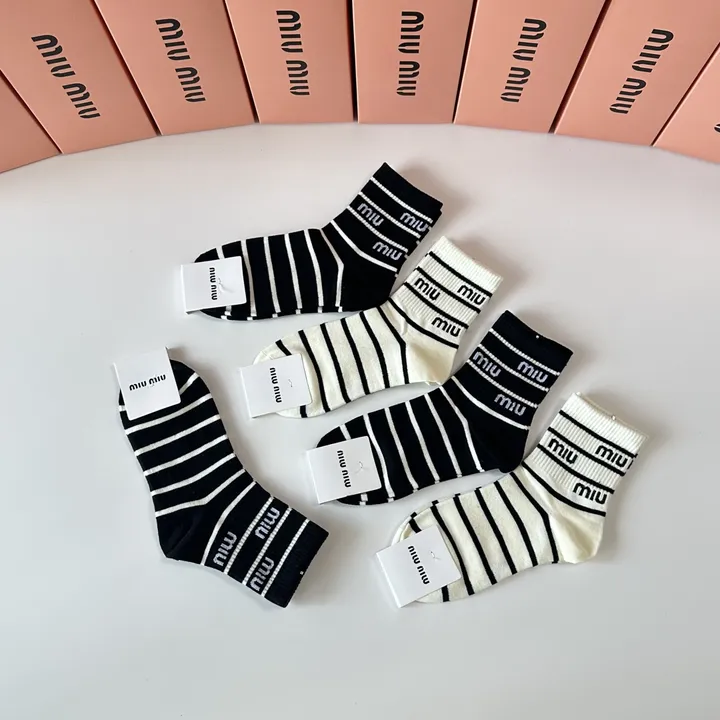 スーパーコピー ミュウミュウ 靴下