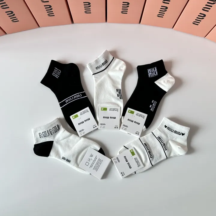 スーパーコピー ミュウミュウ 靴下