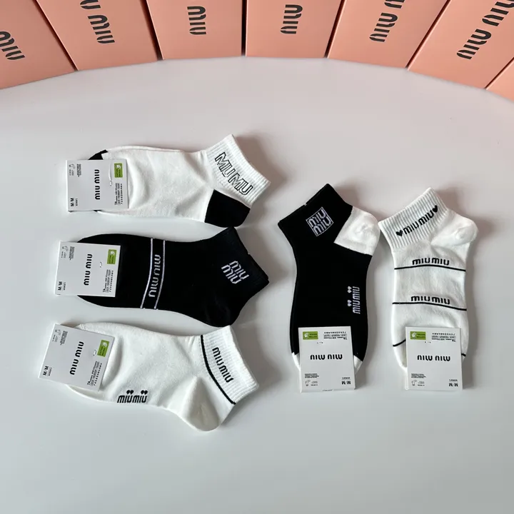 スーパーコピー ミュウミュウ 靴下