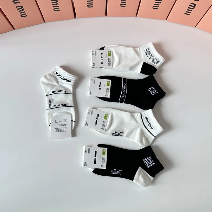 スーパーコピー ミュウミュウ 靴下