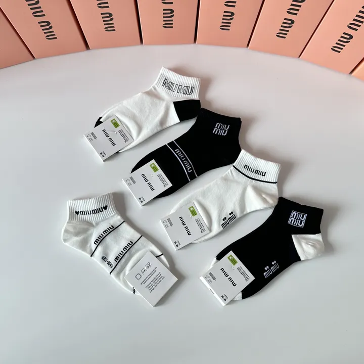 スーパーコピー ミュウミュウ 靴下