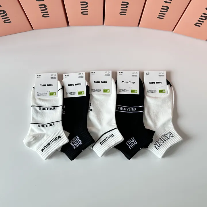 スーパーコピー ミュウミュウ 靴下