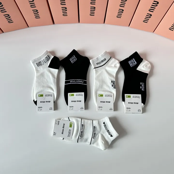 スーパーコピー ミュウミュウ 靴下