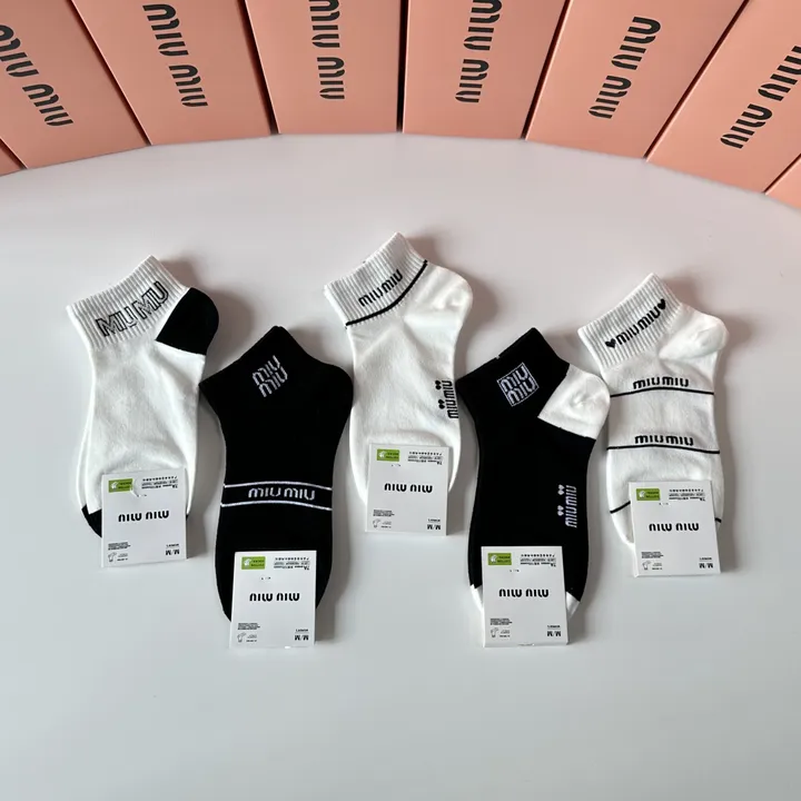 スーパーコピー ミュウミュウ 靴下