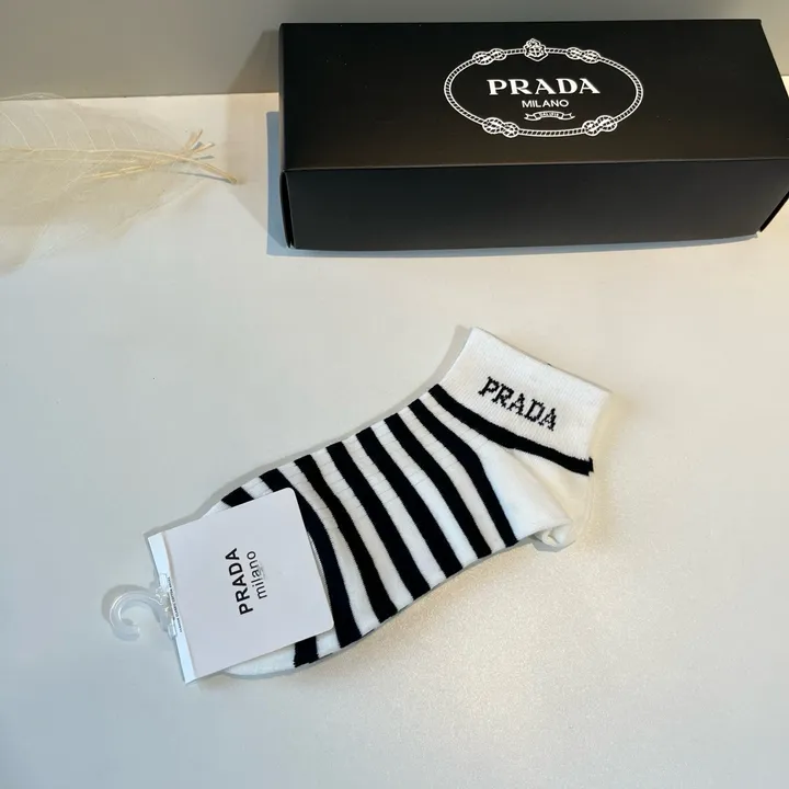 スーパーコピー プラダ 靴下