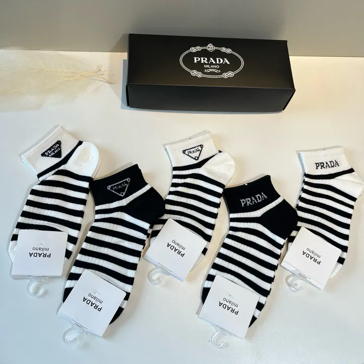スーパーコピー プラダ 靴下
