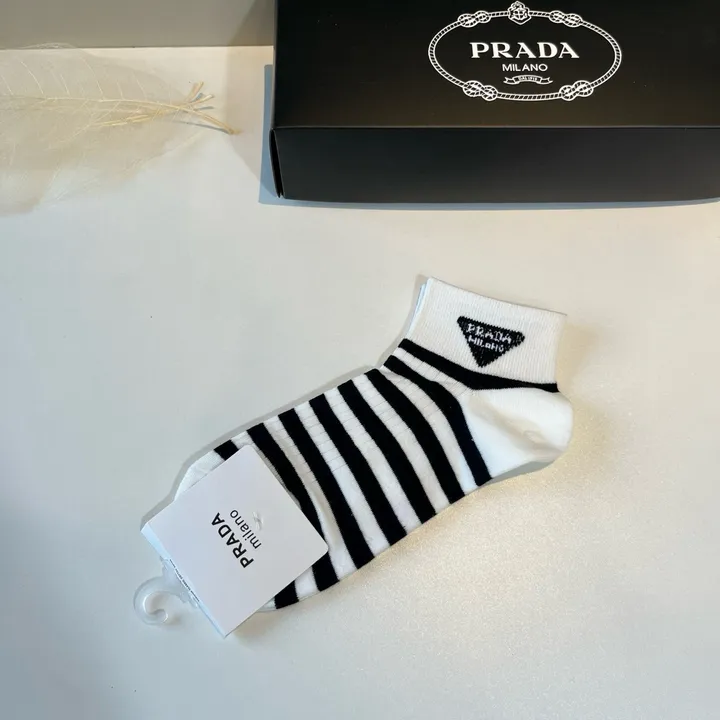 スーパーコピー プラダ 靴下