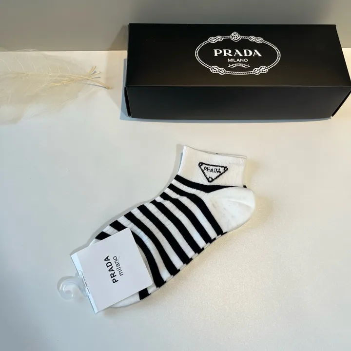 スーパーコピー プラダ 靴下