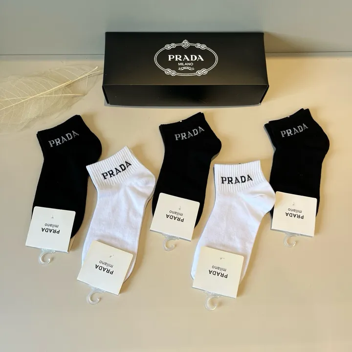 スーパーコピー プラダ 靴下