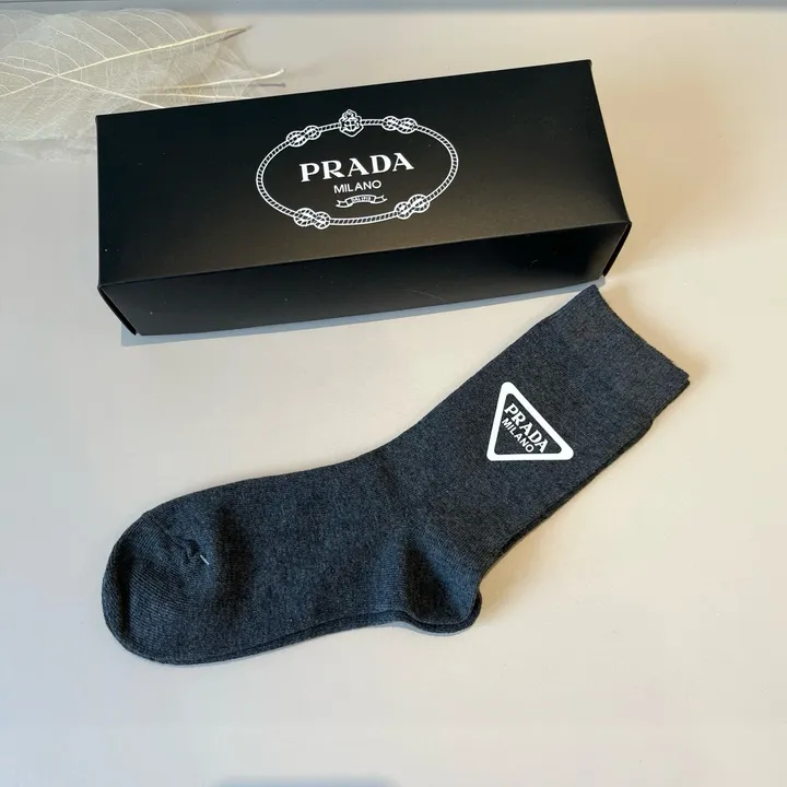 スーパーコピー プラダ 靴下