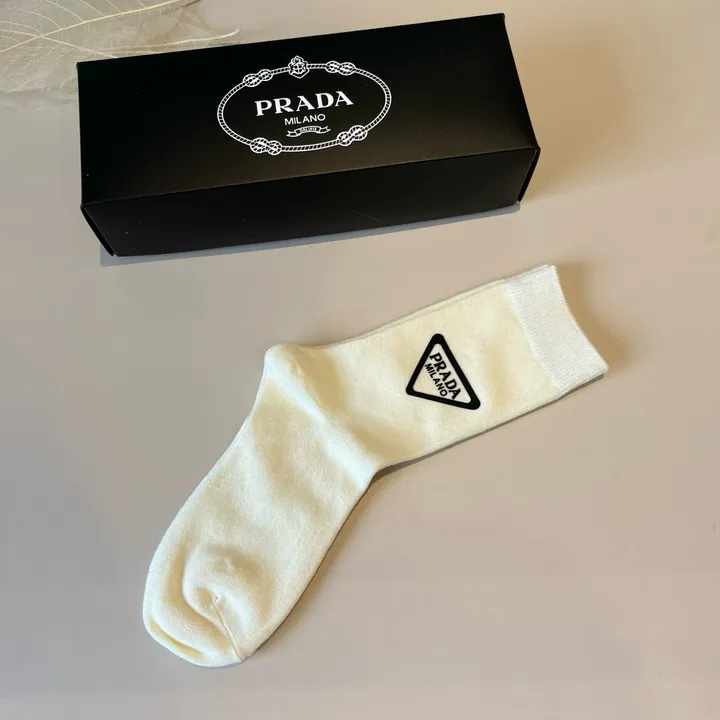 スーパーコピー プラダ 靴下