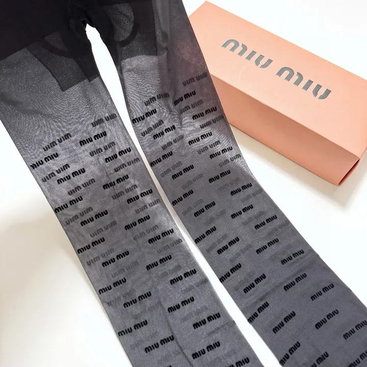 スーパーコピー ミュウミュウ 靴下