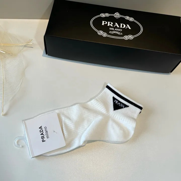 スーパーコピー プラダ 靴下