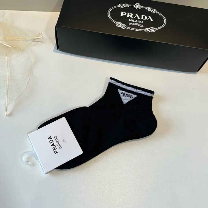 スーパーコピー プラダ 靴下