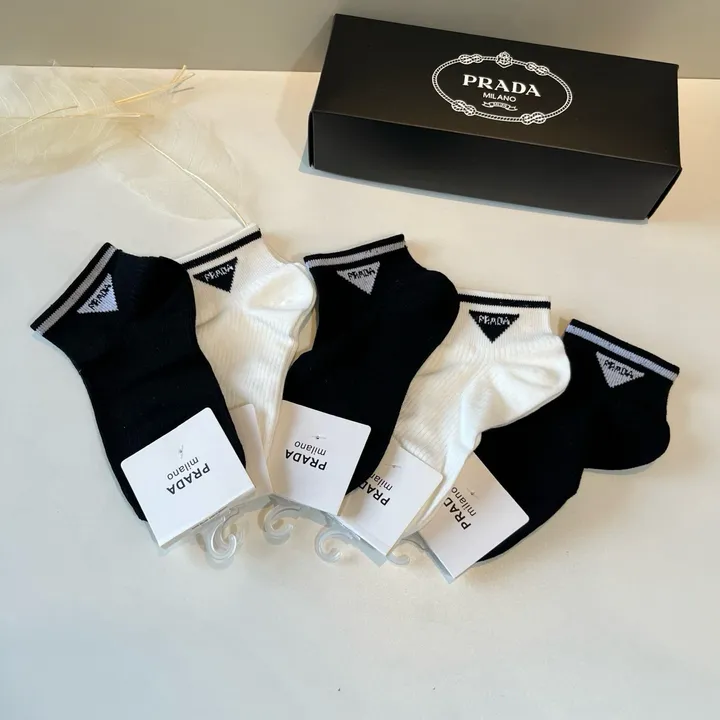 スーパーコピー プラダ 靴下