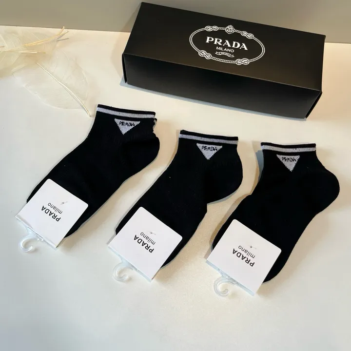 スーパーコピー プラダ 靴下