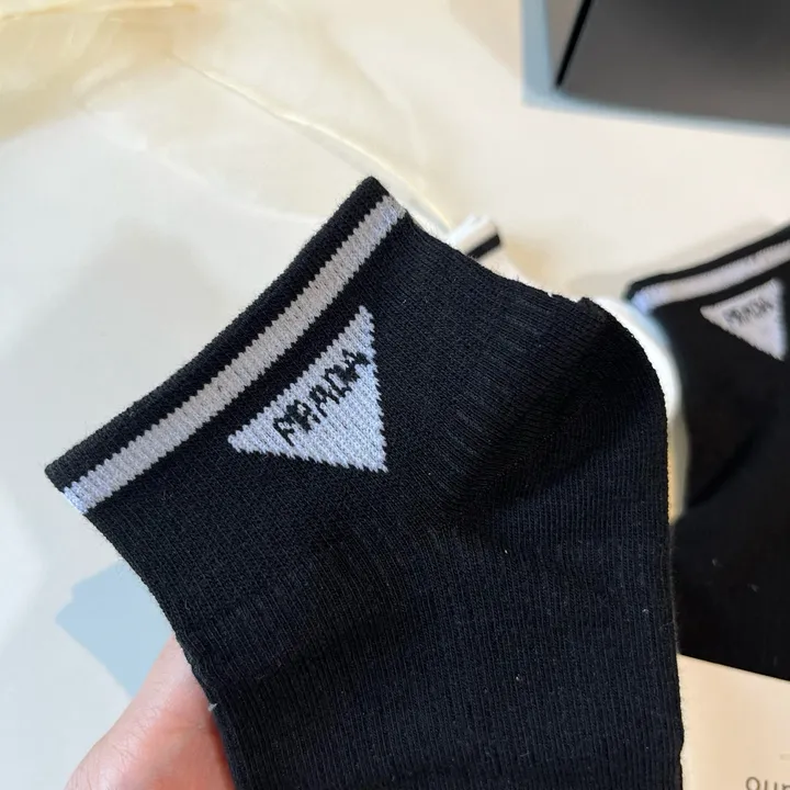 スーパーコピー プラダ 靴下