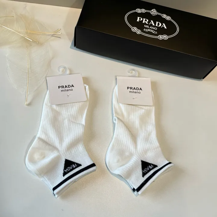 スーパーコピー プラダ 靴下
