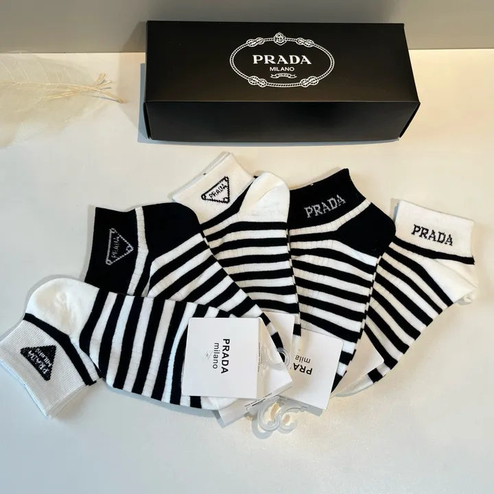 スーパーコピー プラダ 靴下
