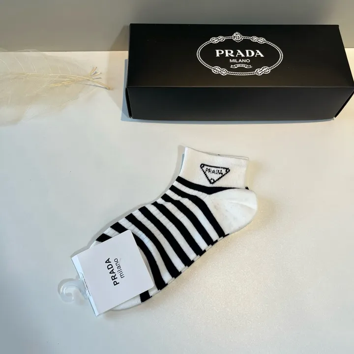スーパーコピー プラダ 靴下