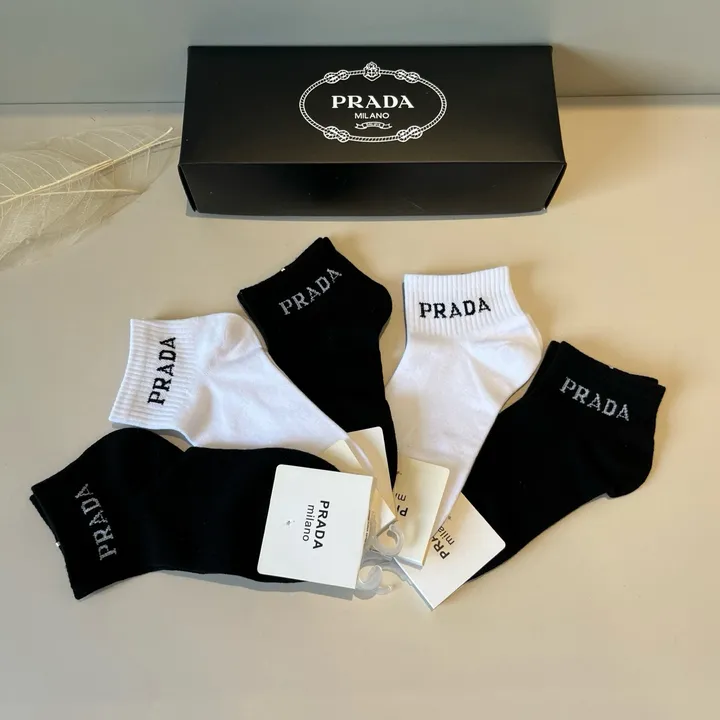 スーパーコピー プラダ 靴下