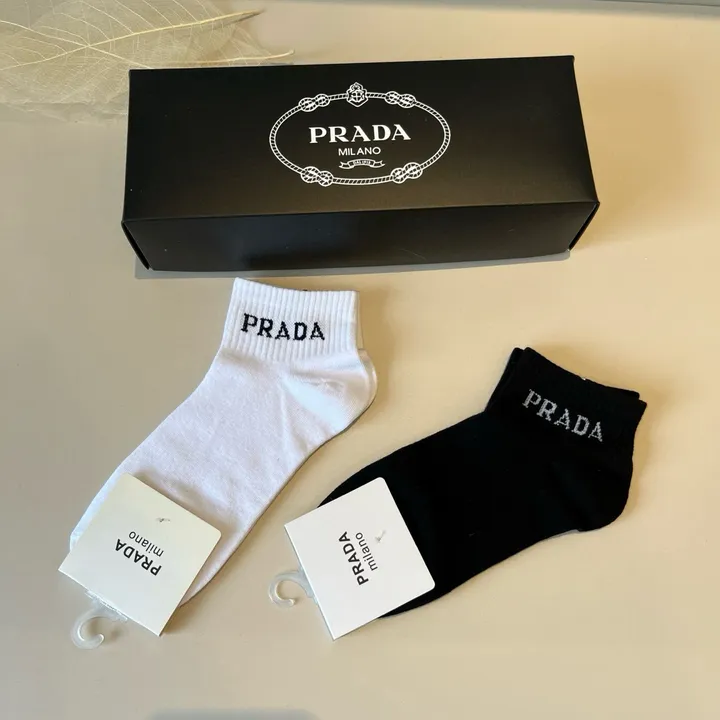 スーパーコピー プラダ 靴下