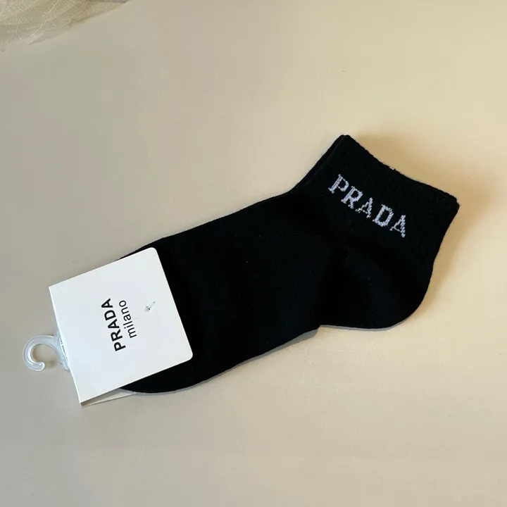 スーパーコピー プラダ 靴下