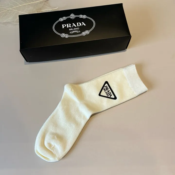 スーパーコピー プラダ 靴下