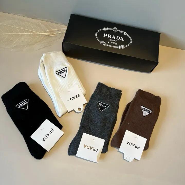 スーパーコピー プラダ 靴下