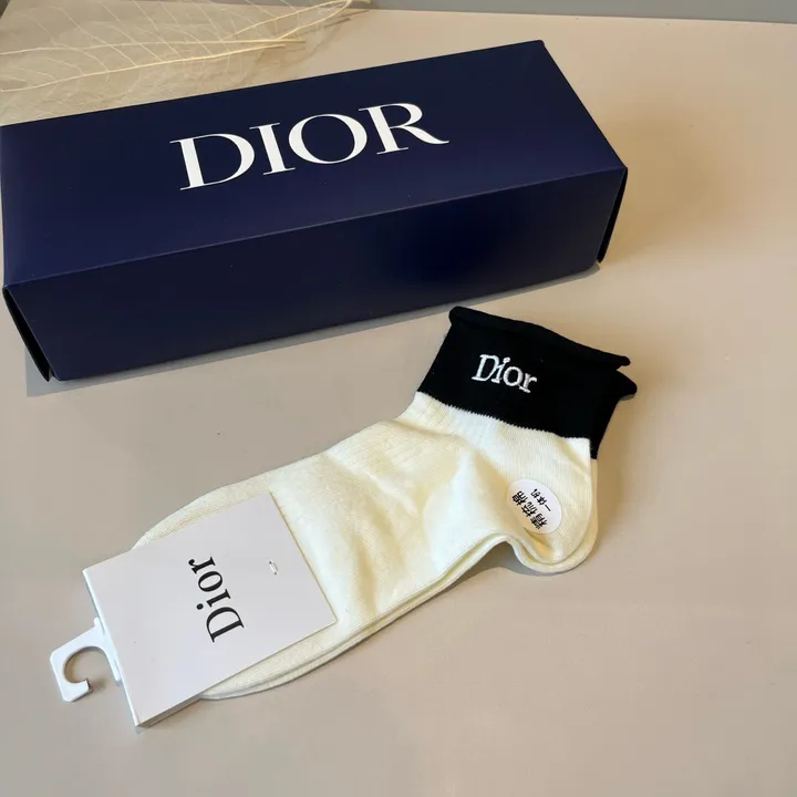 スーパーコピー ディオール 靴下