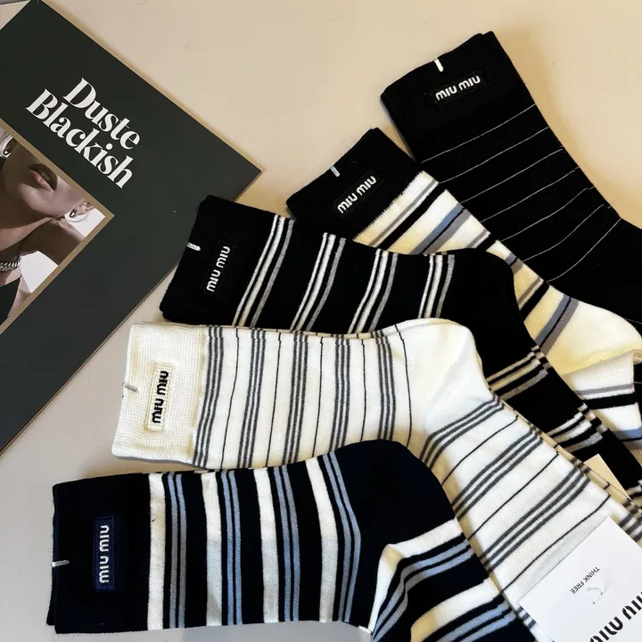 スーパーコピー ミュウミュウ 靴下
