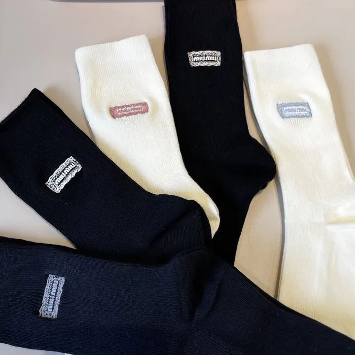 スーパーコピー ミュウミュウ 靴下