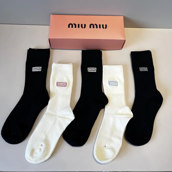 スーパーコピー ミュウミュウ 靴下