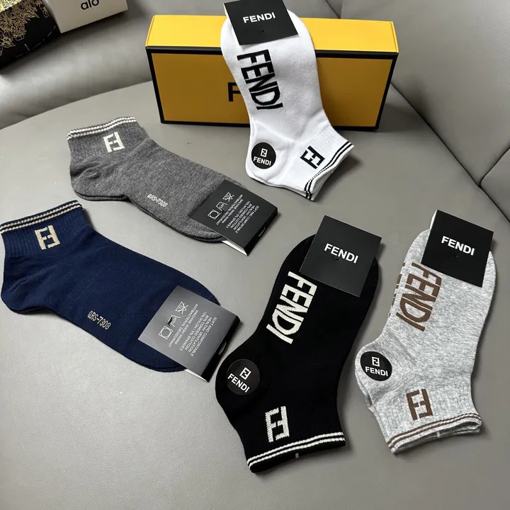 スーパーコピー フェンディ 靴下