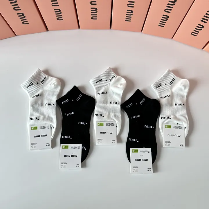 スーパーコピー ミュウミュウ 靴下