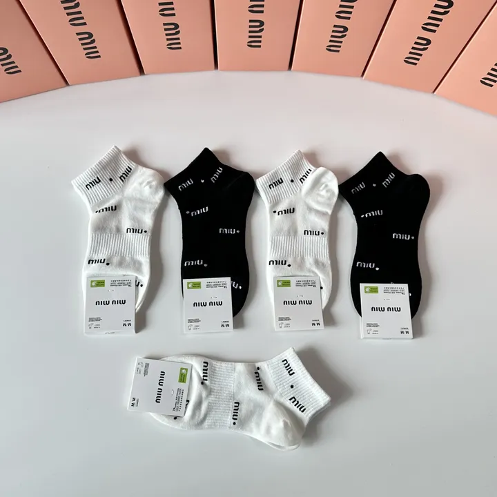 スーパーコピー ミュウミュウ 靴下