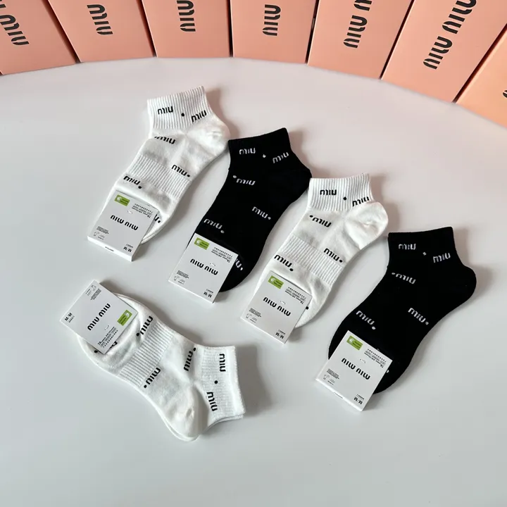 スーパーコピー ミュウミュウ 靴下