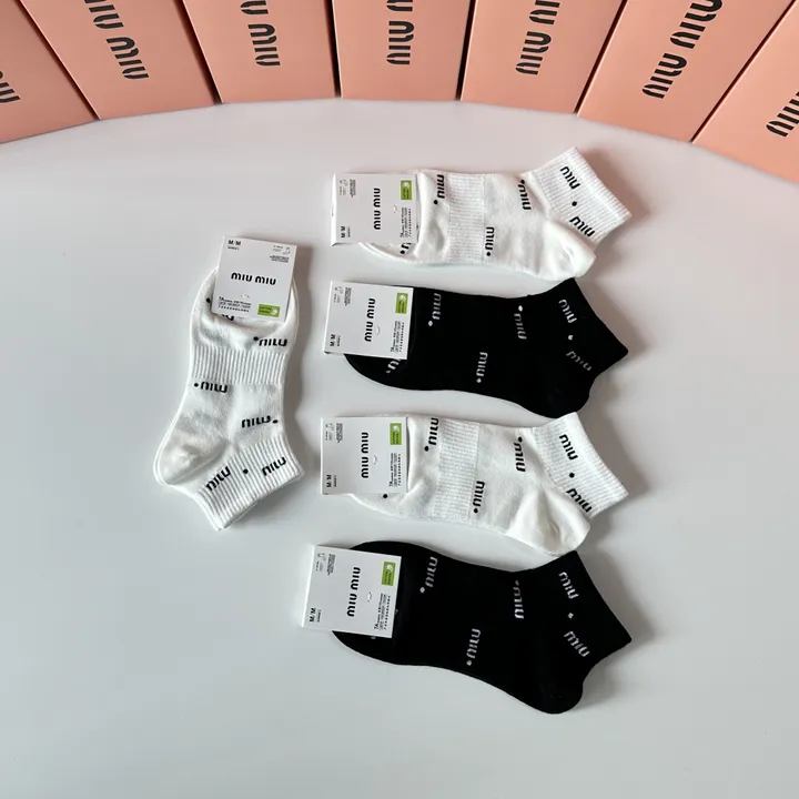 スーパーコピー ミュウミュウ 靴下
