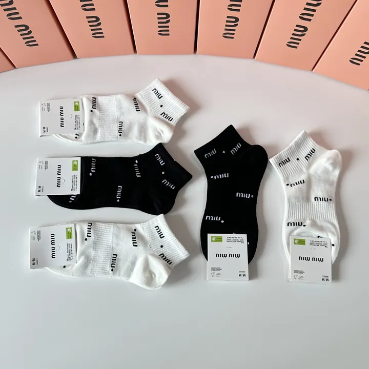 スーパーコピー ミュウミュウ 靴下