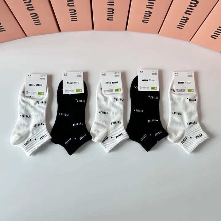 スーパーコピー ミュウミュウ 靴下