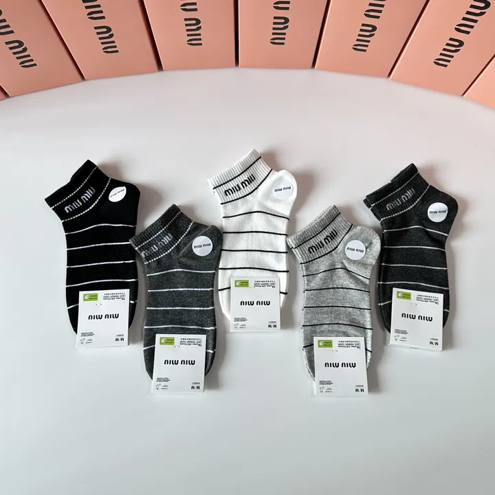 スーパーコピー ミュウミュウ 靴下