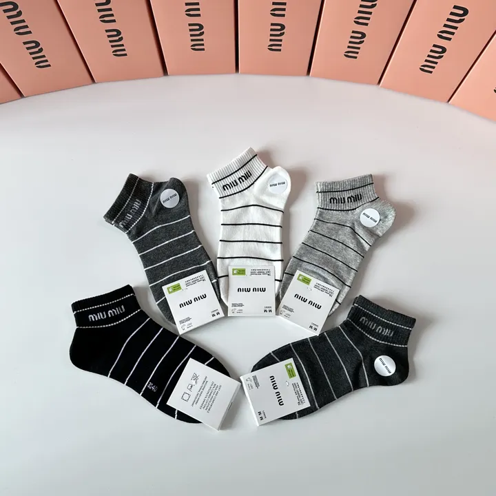 スーパーコピー ミュウミュウ 靴下